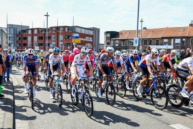 The pack of riders pictured in action during the first stage of the Renewi Tour multi-stage cycling race, from Terneuzen to Breskens, The Netherlands (182,7 km) on Wednesday 20 August 2025. The five-day race takes place in Belgium and the Netherlands. DAVIDxPINTENS  x131629918x