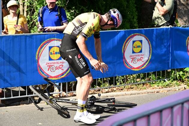 20 08 2025 xkhx Essen Zeche Zollverein Lidl Deutschland Tour 2025 Prologue 3.1 km Cyclist Wout van Aert BEL crashed on entry