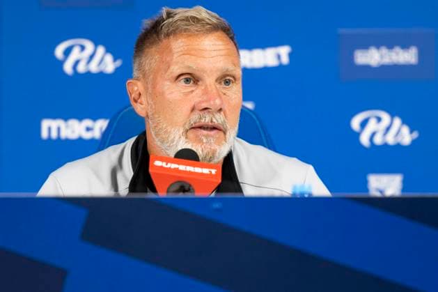 Lech Poznan v Genk - UEFA Europa League Media Activities 20 08 2025 POZNAN, POLAND - AUGUST 20 : Fink Thorsten head coach of KRC Genk talking to the press during a press conference, PK, Pressekonferenz ahead of the UEFA Europa League 2025 26 Play-offs1st leg between Lech Poznan and KRC Genk on August 20, 2025 in Poznan, Poland 20 08 2025 Poznan Poland  Copyright: xAdamxCiereszkox