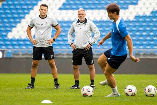 Lech Poznan v Genk - UEFA Europa League Media Activities 20 08 2025 POZNAN, POLAND - AUGUST 20 : Kontic Goran physical coach of KRC Genk, Fink Thorsten head coach of KRC Genk, Oh Hyeon-Gyu forward of KRC Genk pictured during a training session ahead of the UEFA Europa League 2025 26 Play-offs1st leg between Lech Poznan and KRC Genk on August 20, 2025 in Poznan, Poland 20 08 2025 Poznan Poland  Copyright: xAdamxCiereszkox