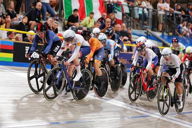 2025 UCI Junior Track World Championships Picture by Alex Whitehead SWpix.com - 20 08 2025 - Cycling - 2025 UCI Junior Track World Championships - Omnisport, Apeldoorn, Netherlands - Women Scratch Race Final - Jimenez Palos Emma Louise (United States), Abigail Miller (Great Britain) Copyright: x xSWpix.comx(t axPhotographyxHubxLtd)xAlexxWhitehead SWpix.comx SWP-3030-0731