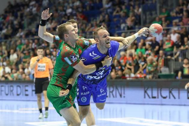 20 08 2025, xgox, Handball Hummel Cup SC Magdeburg TVB Stuttgart emspor, v l Felix Claar Magdeburg, 7 , Kai Haefner Häfner, Stuttgart, 34 duel, duel, fight, tackle Magdeburg