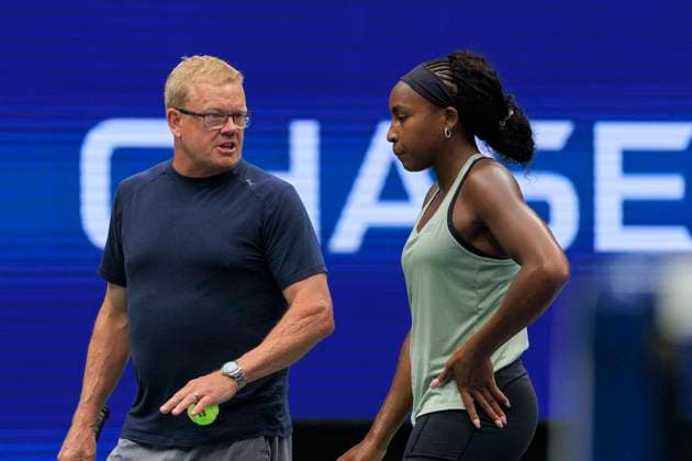 August 20, 2025, Flushing Meadows, New York, USA: Gavin MacMillan chats with Coco Gauff during her practice with Elina Svitolina on at the 2025 US Open at USTA Billie Jean King National Tennis Center on Wednesday August 20, 2025 in the Flushing neighborhood of the Queens borough of New York City. JAVIER ROJAS PI Flushing Meadows USA - ZUMAp124 20250820_zaa_p124_015 Copyright: xJavierxRojasx