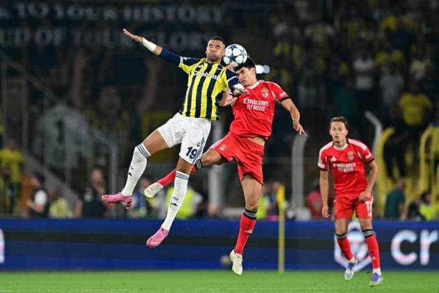 Fenerbahce v Benfica - UEFA Champions League ISTANBUL, TURKIYE - AUGUST 20: Youssef En-Nesyri of Fenerbahce competes against Antonio Silva of Benfica during the UEFA Champions League play-off round 1st leg match between Fenerbahce and Benfica at Fenerbahce Sukru Saracoglu Spor Kompleksi on August 20, 2025 in Istanbul, Turkiye. Serhat Cagdas Anadolu Istanbul Turkey. Editorial use only. Please get in touch for any other usage.  Copyright: x2025xAnadoluxSerhatxCagdasx