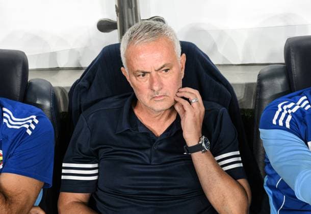 Fenerbahce v Benfica - UEFA Champions League ISTANBUL, TURKIYE - AUGUST 20: Fenerbahce head coach Jose Mourinho follows preparations ahead of the UEFA Champions League play-off round 1st leg match between Fenerbahce and Benfica at Fenerbahce Sukru Saracoglu Spor Kompleksi on August 20, 2025 in Istanbul, Turkiye. Elif Ozturk Anadolu Istanbul Turkey. Editorial use only. Please get in touch for any other usage.  Copyright: x2025xAnadoluxElifxOzturkx