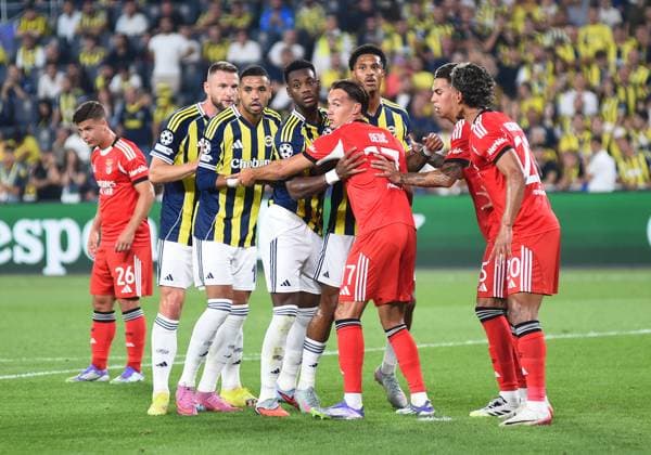 Milan Skriniar , Youssef En Nesyri , John Duran and Jayden Oosterwolde f Fenerbahce and Samuel DahlÅü (26) , Amar Dedic (17) , Enzo Barranechea and Richard Rios Montoya (20) of Benfica during the UEFA Champions League Play off 1st leg match between Fenerbahce and Benfica at Ulker Sukru Saracoglu CHOBANI Stadium on August 20, 2025 in Istanbul, Turkey. (Photo by SeskimPhoto) Fenerbahce v Benfica - UEFA Champions League Play off 1st leg match 