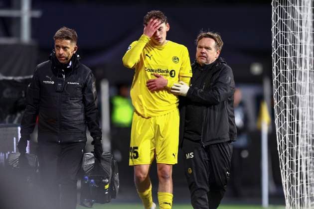 UEFA Champions League Playoff 2025 2026 Bodo Glimt Sturm Graz Bodo 20250820 Bodo Glimts Isak Määttä leaves the field with an injury in the UEFA Champions League Playoff match between Bodo Glimt and Sturm Graz at Aspmyra Stadium Photo Mats Torbergsen NTB Bodo Norway EDITORIAL USE ONLY RESTRICTED USE FOR BETTING COMPANIES  Copyright: xMatsxTorbergsenx xNTBx