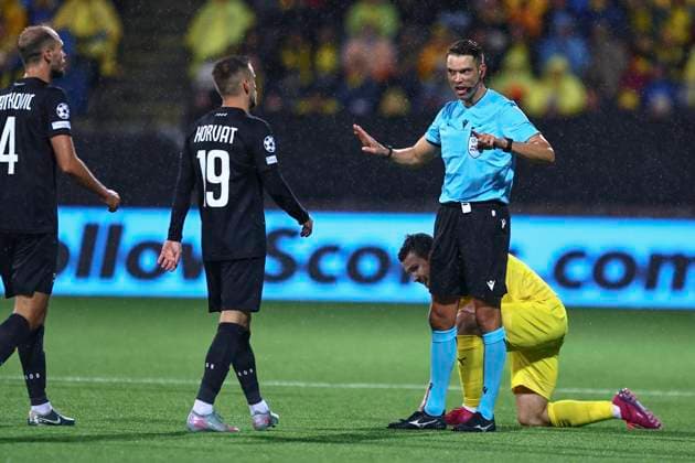 UEFA Champions Leauge Playoff 2025 2026 Bodo Glimt Sturm Graz Bodo 20250820 Sturm Grazs Jon Gorenc Stankovic and Tomi Horvat are spoken to by referee Sandro Scharer during the UEFA Champions Leauge Playoff match between Bodo Glimt and Sturm Graz at Aspmyra Stadium Photo Mats Torbergsen NTB Bodo Norge EDITORIAL USE ONLY RESTRICTED USE FOR BETTING COMPANIES  Copyright: xMatsxTorbergsenx xNTBx