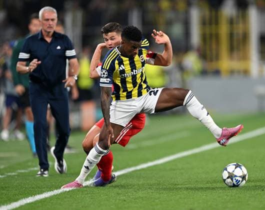 Fenerbahce v Benfica - UEFA Champions League ISTANBUL, TURKIYE - AUGUST 20: Nelson Semedo (27) of Fenerbahce competes against Samuel Dahl (Rear) of Benfica during the UEFA Champions League play-off round 1st leg match between Fenerbahce and Benfica at Fenerbahce Sukru Saracoglu Sports Complex on August 20, 2025 in Istanbul, Turkiye. Ali Atmaca Anadolu Istanbul Turkey. Editorial use only. Please get in touch for any other usage.  Copyright: x2025xAnadoluxAlixAtmacax