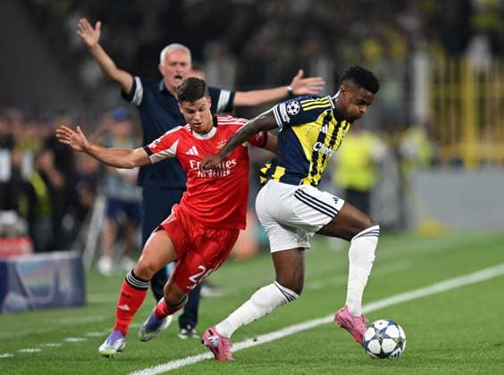 Fenerbahce v Benfica - UEFA Champions League ISTANBUL, TURKIYE - AUGUST 20: Nelson Semedo (27) of Fenerbahce competes against Samuel Dahl (Rear) of Benfica during the UEFA Champions League play-off round 1st leg match between Fenerbahce and Benfica at Fenerbahce Sukru Saracoglu Sports Complex on August 20, 2025 in Istanbul, Turkiye. Ali Atmaca Anadolu Istanbul Turkey. Editorial use only. Please get in touch for any other usage.  Copyright: x2025xAnadoluxAlixAtmacax