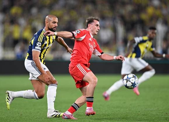 Fenerbahce v Benfica - UEFA Champions League ISTANBUL, TURKIYE - AUGUST 20: Sofyan Amrabat (L) of Fenerbahce competes against Kerem Akturkoglu (R) of Benfica during the UEFA Champions League play-off round 1st leg match between Fenerbahce and Benfica at Fenerbahce Sukru Saracoglu Sports Complex on August 20, 2025 in Istanbul, Turkiye. Ali Atmaca Anadolu Istanbul Turkey. Editorial use only. Please get in touch for any other usage.  Copyright: x2025xAnadoluxAlixAtmacax