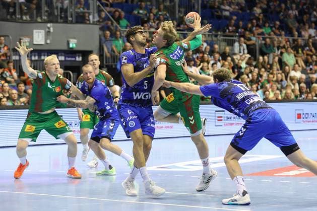 20 082025, xtgx, Handball, Hummel Cup, SC Magdeburg TVB Stuttgart v l Antonio Seradilla Stuttgart, 5 , Gisli Thorgeir Kristjansson Magdeburg, 10 duel, duel, fight, tackle Magdeburg