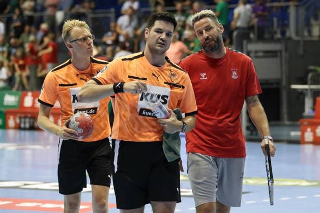 20 082025, xtgx, Handball, Hummel Cup, SC Magdeburg TVB Stuttgart v l Bennet Wiegert Magdeburg, Coach Complains, complains, scolds referee, referee Magdeburg