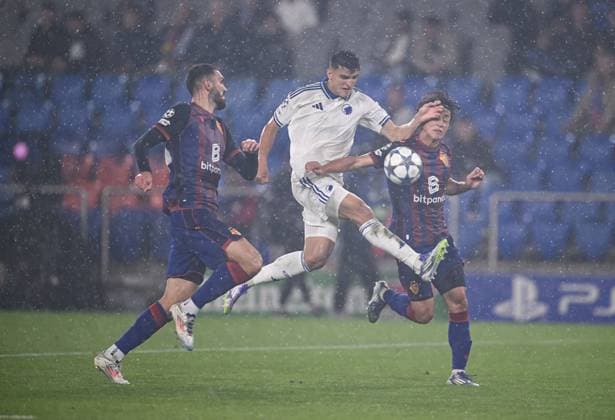 Football Champions League Qualification Play Off Season 2025 2026 First leg 20 08 2025 FC Basel FC Copenhagen Mohamed Elyounoussi center, FC Copenhagen vs Keigo Tsunemoto right, FC Basel and Adrian Leon Barisic left, FC Basel
