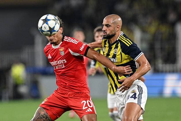 Fenerbahce v Benfica - UEFA Champions League ISTANBUL, TURKIYE - AUGUST 20: Sofyan Amrabat (34) of Fenerbahce competes against Richard Rios (20) of Benfica during the UEFA Champions League play-off round 1st leg match between Fenerbahce and Benfica at Fenerbahce Sukru Saracoglu Spor Kompleksi on August 20, 2025 in Istanbul, Turkiye. Elif Ozturk Anadolu Istanbul Turkey. Editorial use only. Please get in touch for any other usage.  Copyright: x2025xAnadoluxElifxOzturkx