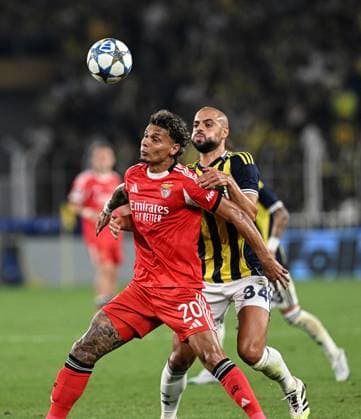 Fenerbahce v Benfica - UEFA Champions League ISTANBUL, TURKIYE - AUGUST 20: Sofyan Amrabat (34) of Fenerbahce competes against Richard Rios (20) of Benfica during the UEFA Champions League play-off round 1st leg match between Fenerbahce and Benfica at Fenerbahce Sukru Saracoglu Spor Kompleksi on August 20, 2025 in Istanbul, Turkiye. Elif Ozturk Anadolu Istanbul Turkey. Editorial use only. Please get in touch for any other usage.  Copyright: x2025xAnadoluxElifxOzturkx