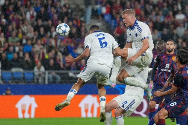 Gabriel Pereira FC Copenhagen, F C Kobenhavn, 05 scores a goal, Header , Switzerland, Football, UEFA Champions League , Play off first leg, 2025 26, FC Basel vs FC Copenhagen, 20 08 2025, St Jakob Park, Basel, Switzerland Basel St Jakob Park Basel City Switzerland Copyright: xArnexAmbergx