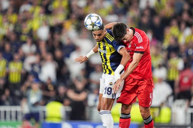 Fenerbahce v Benfica - UEFA Champions League ISTANBUL, TURKIYE - AUGUST 20: Youssef En-Nesyri (19) of Fenerbahce in action against Antonio Silva of Benfica during the UEFA Champions League play-off round match between Fenerbahce and Benfica, at Chobani Stadium in Istanbul, Turkiye on August 20, 2025. Cemal Yurttas Anadolu Istanbul Turkey. Editorial use only. Please get in touch for any other usage.  Copyright: x2025xAnadoluxCemalxYurttasx