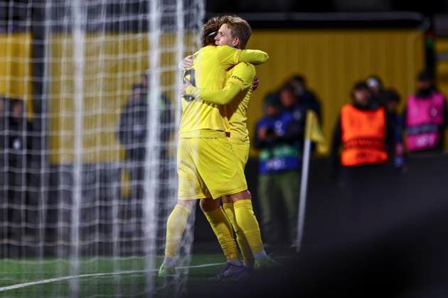 UEFA Champions League Playoff 2025 2026 Bodo Glimt Sturm Graz Bodo 20250820 Bodo Glimts Jens Petter Hauge and Kasper Waarst Hogh celebrate the 5 0 score that came after an own goal during the UEFA Champions League Playoff match between Bodo Glimt and Sturm Graz at Aspmyra Stadium Photo Mats Torbergsen NTB Bodo Norway EDITORIAL USE ONLY RESTRICTED USE FOR BETTING COMPANIES  Copyright: xMatsxTorbergsenx xNTBx