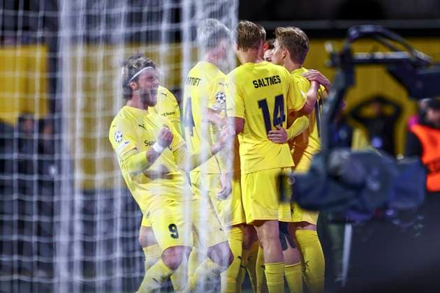 UEFA Champions League Playoff 2025 2026 Bodo Glimt Sturm Graz Bodo 20250820 Bodo Glimts Jens Petter Hauge and Kasper Waarst Hogh celebrate the 5 0 score that came after an own goal during the UEFA Champions League Playoff match between Bodo Glimt and Sturm Graz at Aspmyra Stadium Photo Mats Torbergsen NTB Bodo Norway EDITORIAL USE ONLY RESTRICTED USE FOR BETTING COMPANIES  Copyright: xMatsxTorbergsenx xNTBx
