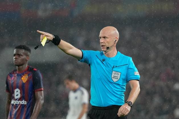 Anthony Taylor Referee , Switzerland, Football, UEFA Champions League , Play off first leg, 2025 26, FC Basel vs FC Copenhagen, 20 08 2025, St Jakob Park, Basel, Switzerland Basel St Jakob Park Basel City Switzerland Copyright: xArnexAmbergx