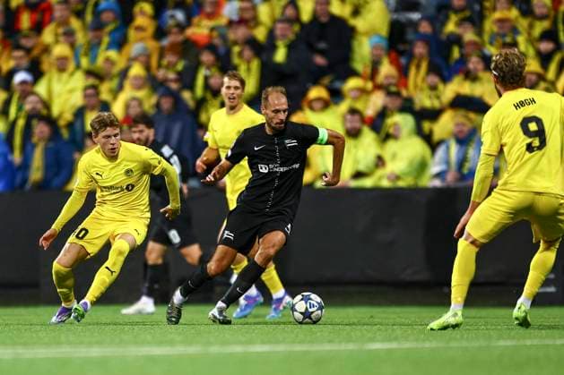 UEFA Champions League Playoff 2025 2026 Bodo Glimt Sturm Graz Bodo 20250820 Sturm Grazs Jon Gorenc Stankovic with the ball between Bodo Glimts Jens Petter Hauge and Kasper Waarst Hogh UEFA Champions League Playoff match between Bodo Glimt and Sturm Graz at Aspmyra stadium Photo Mats Torbergsen NTB Bodo Norway EDITORIAL USE ONLY RESTRICTED USE FOR BETTING COMPANIES  Copyright: xMatsxTorbergsenx xNTBx