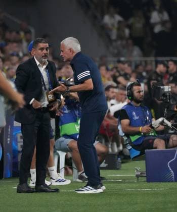 Coach Jose Mourinho of Fenerbahce reacts during the UEFA Champions League Play off 1st leg match between Fenerbahce and Benfica at Ulker Sukru Saracoglu CHOBANI Stadium on August 20, 2025 in Istanbul, Turkey. Istanbul Turkey Copyright: xSeskimPhotox Fenerbahce-Benfica_2008 (42)