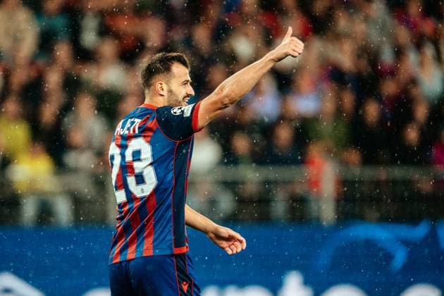 20 08 2025, Football, Men, Champions League Playoffs, Season 25 26, FC Basel vs FC Copenhagen Albian Ajeti 23 FC Basel thanks St Jakob Park, Basel, Switzerland