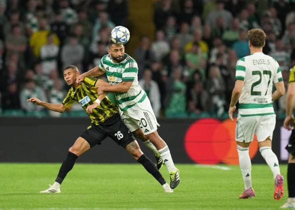 Cameron Carter-Vickers of Celtic beats Edmilson of Kairat Almaty in a challenge Celtic v Kairat Almaty, UEFA Champions League, Play-Off Round, First Leg, Football, Celtic Park, Glasgow, Scotland, UK - 20 Aug 2025Glasgow Celtic Park Scotland United Kingdom EDITORIAL USE ONLY No use with unauthorised audio, video, data, fixture lists, club league logos or live services. Online in-match use limited to 120 images, no video emulation. No use in betting, games or single club league player publications.  Copyright: xStuartxWallace Shutterstockx 15446684de
