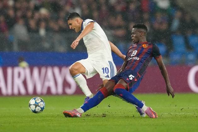 August 20, 2025, Basel, Switzerland: FC Copenhagen midfielder MOHAMED ELYOUNOUSSI (10) works against FC Basel 1893 midfielder METINHO (5) during the UEFA Champions League Playoff match between FC Basel 1893 and FC Copenhagen on August 20, 2025, in Basel, Switzerland. The match finished a 1-1 draw. Basel Switzerland - ZUMAc201 20250820_zap_c201_048 Copyright: xScottxColemanx