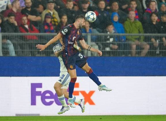 August 20, 2025, Basel, Switzerland: FC Basel 1893 defender DOMINIK SCHMID (31) heads the ball during the UEFA Champions League Playoff match between FC Basel 1893 and FC Copenhagen on August 20, 2025, in Basel, Switzerland. The match finished a 1-1 draw. Basel Switzerland - ZUMAc201 20250820_zap_c201_059 Copyright: xScottxColemanx