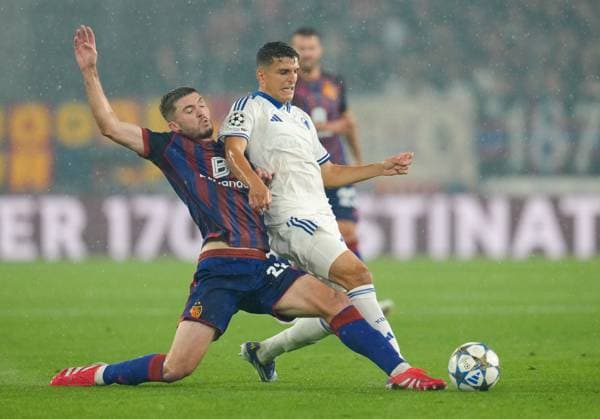 August 20, 2025, Basel, Switzerland: FC Basel 1893 midfielder LEO LEROY (22) makes a tackle on FC Copenhagen midfielder MOHAMED ELYOUNOUSSI (10) during the UEFA Champions League Playoff match between FC Basel 1893 and FC Copenhagen on August 20, 2025, in Basel, Switzerland. The match finished a 1-1 draw. Basel Switzerland - ZUMAc201 20250820_zap_c201_065 Copyright: xScottxColemanx
