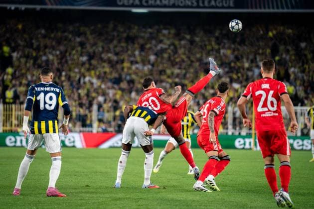 UEFA Champions League Playoff Match Fenerbahce Vs Benfica in Istanbul, Turkey - 20 Aug 2025 Nicolás Otamendi of Benfica seen in action during the UEFA Champions League Playoff match between Fenerbahce and Benfica in Chobani Stadium. Final score Fenerbahce 0 : 0 Benfica Istanbul Turkey Copyright: xYagizxGurtugx xSOPAxImagesx YGURTUG-14