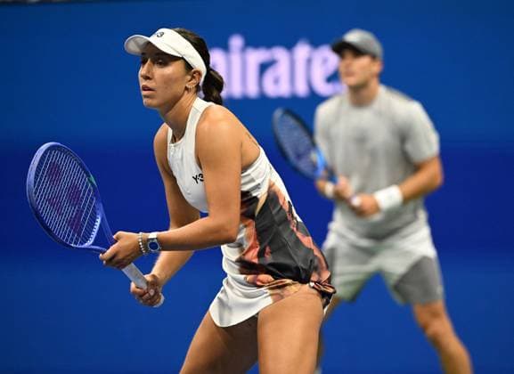 Jessica Pegula and Jack Draper Vs Iga Swiatek and Casper Ruud Mixed Doubles Semi Finals on Arthur Ashe Stadium at the 2025 US Open Tennis Championship at the USTA Billie Jean King National Tennis Center in New York City on Wednesday, August 20, 2025 in New York City. Jessica Pegula and Jack Draper were defeated by Iga Swiatek and Casper Ruud 5-3-3-5 8-10 and advance to the finals.  NYP20250820506 LarryxMarano