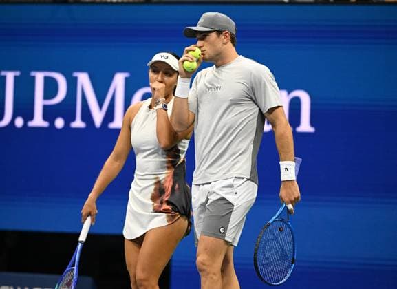 Jessica Pegula and Jack Draper Vs Iga Swiatek and Casper Ruud Mixed Doubles Semi Finals on Arthur Ashe Stadium at the 2025 US Open Tennis Championship at the USTA Billie Jean King National Tennis Center in New York City on Wednesday, August 20, 2025 in New York City. Jessica Pegula and Jack Draper were defeated by Iga Swiatek and Casper Ruud 5-3-3-5 8-10 and advance to the finals.  NYP20250820507 LarryxMarano
