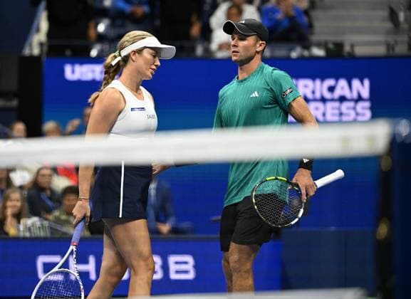 Sara Errani and Andrea Vavassori Vs Danielle Collins and Christian Harrison during the Mixed Doubles Semi Finals on Arthur Ashe Stadium at the 2025 US Open Tennis Championship at the USTA Billie Jean King National Tennis Center in New York City on Wednesday, August 20, 2025 in New York City. Sara Errani and Andrea Vavassori react after defeating Danielle Collins and Christian Harrison 4-2-4-2 and advance to the finals.  NYP20250820520 LarryxMarano