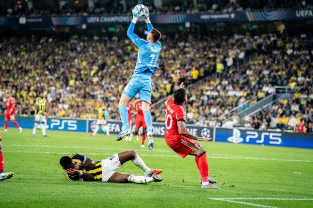 August 20, 2025, Istanbul, Turkey: Anatoliy Trubin of Benfica seen in action during the UEFA Champions League Playoff match between Fenerbahce and Benfica at Chobani Stadium. Final score Fenerbahce 0 : 0 Benfica Istanbul Turkey - ZUMAs197 20250820_aaa_s197_150 Copyright: xYagizxGurtugx