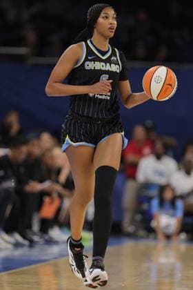 CHICAGO, IL - AUGUST 19: Angel Reese 5 of the Chicago Sky brings the ball up court during the first half against the Seattle Storm on August 19, 2025 at Wintrust Arena in Chicago, Illinois. (Photo by Melissa Tamez Icon Sportswire) WNBA, Basketball Damen, USA AUG 19 Seattle Storm at Chicago Sky EDITORIAL USE ONLY Icon250819065