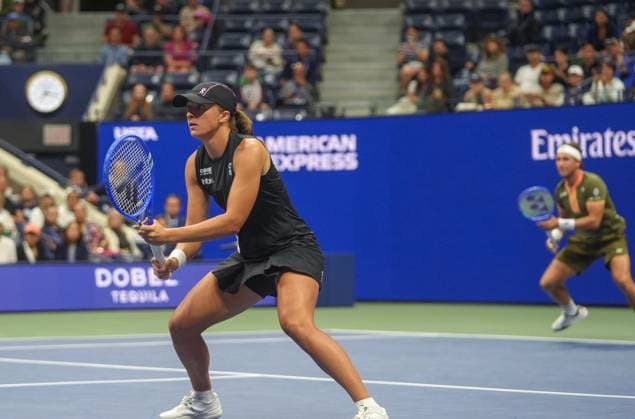 2025 US Open - Mixed Doubles NEW YORK, UNITED STATES - AUGUST 20: Iga Swiatek of Poland and Casper Ruud of Norway play against Jessica Pegula of the USA and Jack Draper of Great Britain in the semi-final of the Mixed Doubles competition at USTA Billie Jean King National Tennis Center on August 20, 2025, in New York City, USA. Selcuk Acar Anadolu New York United States. Editorial use only. Please get in touch for any other usage.  Copyright: x2025xAnadoluxSelcukxAcarx