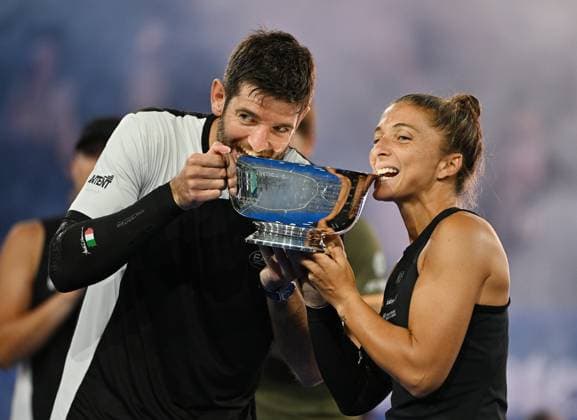 Sara Errani and Andrea Vavassori pose with the Championship Trophy after defeating Iga Swiatek, Casper Ruud during the Mixed Doubles Final on Arthur Ashe Stadium at the 2025 US Open Tennis Championship at the USTA Billie Jean King National Tennis Center in New York City on Wednesday, August 20, 2025 in New York City.  NYP20250820522 LarryxMarano