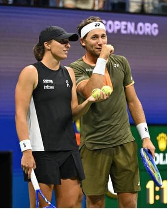 Iga Swiatek and Casper Ruud react during the Mixed Doubles Final against Sara Errani and Andrea Vavassori on Arthur Ashe Stadium at the 2025 US Open Tennis Championship at the USTA Billie Jean King National Tennis Center in New York City on Wednesday, August 20, 2025 in New York City.  NYP20250820527 LarryxMarano