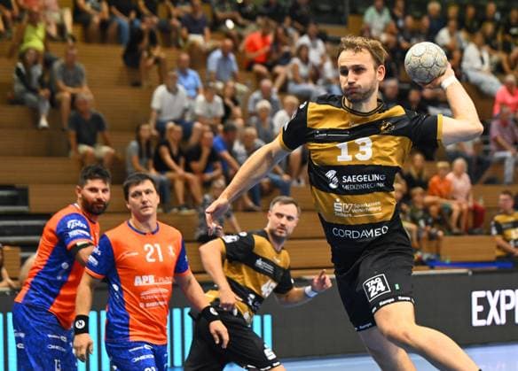 on the ball Anton Preußner Dresden , HC Elbflorenz Dresden vs Talent Plzen Pilsen, CZE , Test match, Friendly match, Preliminary match, Handball, 2 Liga der Männer, 2 Bundesliga, Saison 2025 2026, Dresden, BallsportARENA Dresden, 20 08 2025,