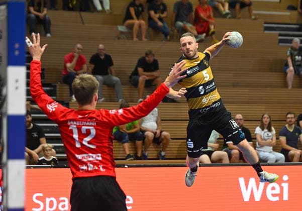 on the ball Lukas Wucherpfennig Dresden against goalkeeper Daniel Grabemann Plzen , HC Elbflorenz Dresden against Talent Plzen Pilsen, CZE , Test match, friendly match, preparation match, Handball, 2 Liga der Männer, 2 Bundesliga, Saison 2025 2026, Dresden, BallsportARENA Dresden, 20 08 2025,