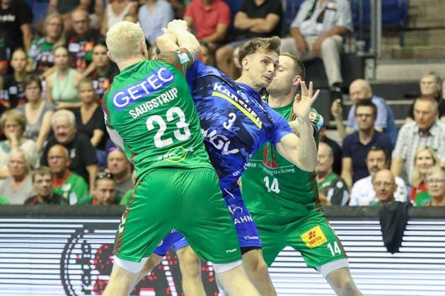 20 08 2025, xgox, Handball Hummel Cup SC Magdeburg TVB Stuttgart emspor, v l Magnus Saugstrup Magdeburg, 23 , Max Haefner Häfner, Stuttgart, 3 , Omar Ingi Magnusson Magdeburg, 14 duel, duel, fight, tackle Magdeburg