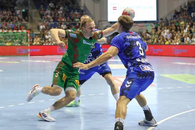 20 08 2025, xgox, Handball Hummel Cup SC Magdeburg TVB Stuttgart emspor, v l Patrick Zieker Stuttgart, 25 , Omar Ingi Magnusson Magdeburg, 14 , Max Haefner Häfner, Stuttgart, 3 duel, duel, fight, tackle Magdeburg