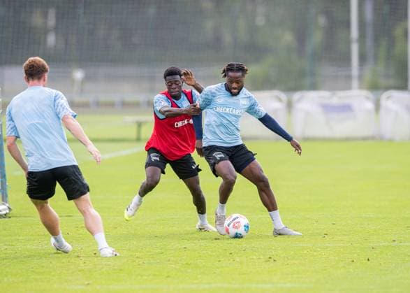 Football, Men, Season 2025 26, 2 Bundesliga, Hertha BSC, Training, f l Sebastian Grönning Hertha BSC , Boris Mamuzah Lum Hertha BSC , Deyovaisio Zeefuik Hertha BSC , 20 08 2025, Copyright: xSebastianxRäppold MatthiasxKochx