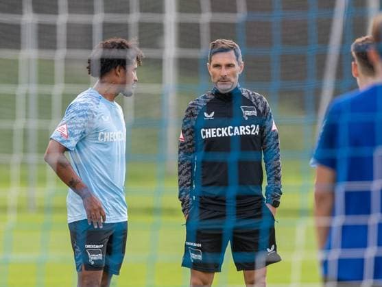 Soccer, Men, Season 2025 26, 2 Bundesliga, Hertha BSC, Training, f l Jeremy Dudziak Hertha BSC , Coach Stefan Leitl Hertha BSC , 20 08 2025, Copyright: xSebastianxRäppold MatthiasxKochx
