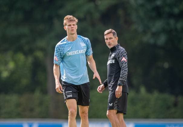 Soccer, Men, Season 2025 26, 2 Bundesliga, Hertha BSC, Training, f l Luca Schuler Hertha BSC , Coach Stefan Leitl Hertha BSC , 20 08 2025, Copyright: xSebastianxRäppold MatthiasxKochx
