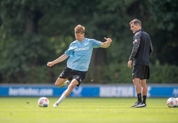 Soccer, Men, Season 2025 26, 2 Bundesliga, Hertha BSC, Training, f l Luca Schuler Hertha BSC , Coach Stefan Leitl Hertha BSC , 20 08 2025, Copyright: xSebastianxRäppold MatthiasxKochx