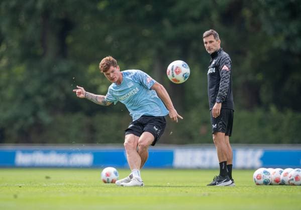 Soccer, Men, Season 2025 26, 2 Bundesliga, Hertha BSC, Training, f l Sebastian Grönning Hertha BSC , Coach Stefan Leitl Hertha BSC , 20 08 2025, Copyright: xSebastianxRäppold MatthiasxKochx